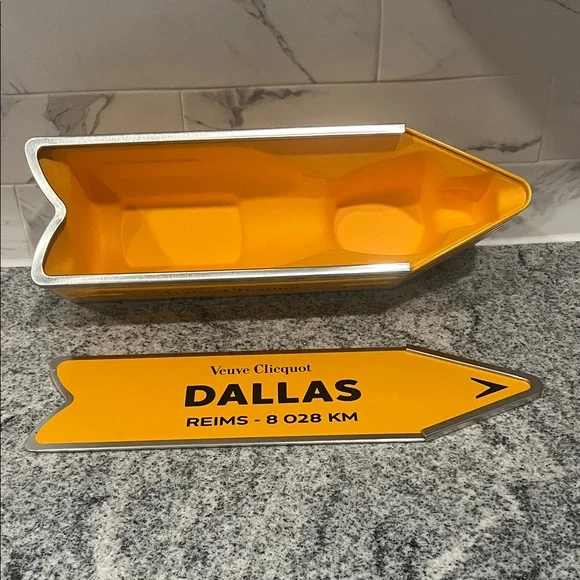 New Veuve Clicquot Dallas Arrow Box Yellow - Picture 4 of 9